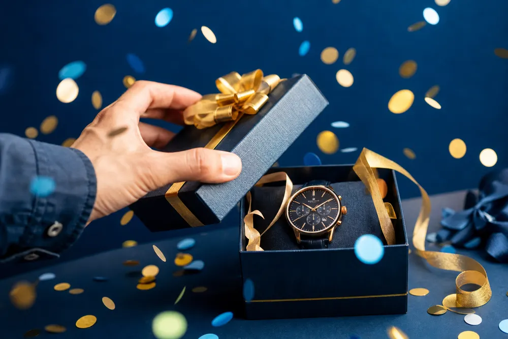 Regalo anniversario per lui: 8 idee utili e curate