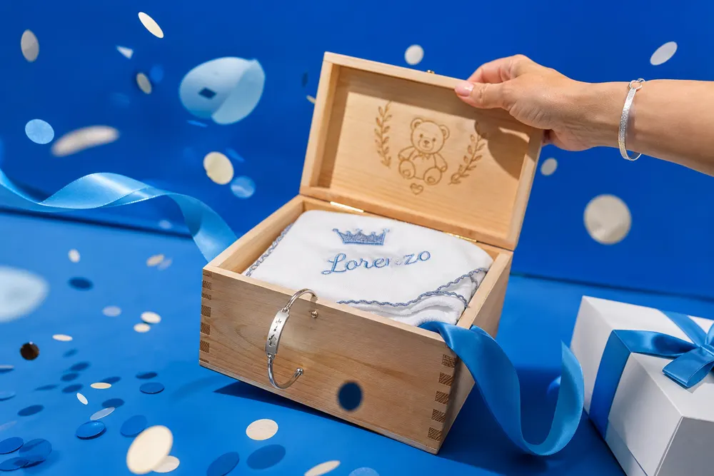 Regalo battesimo personalizzato: 8 idee con nome e incisioni
